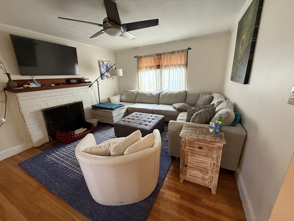 9 Reservoir Rd, Brookline