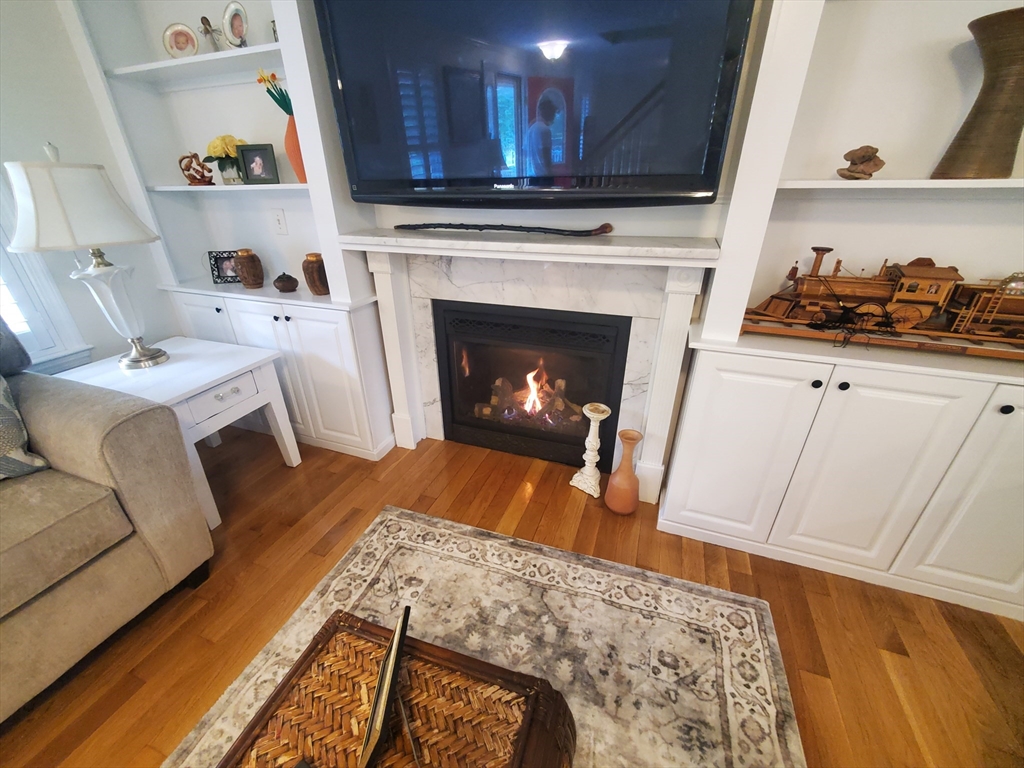 2 Valley Rd, Whitman