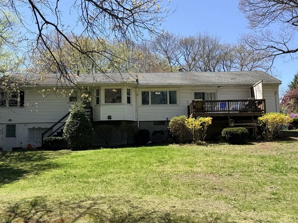 28 Robinhood Rd, Natick