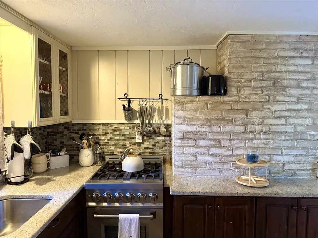 28 Swan Lake Rd, Yarmouth