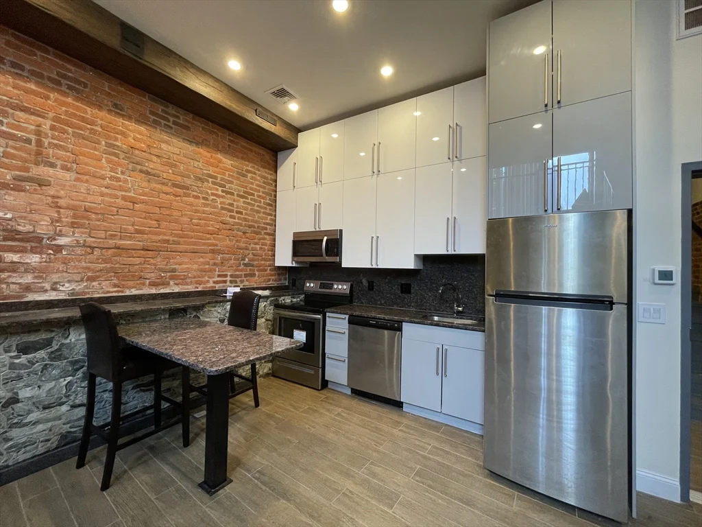1028 Commonwealth Ave, Coolidge Corner