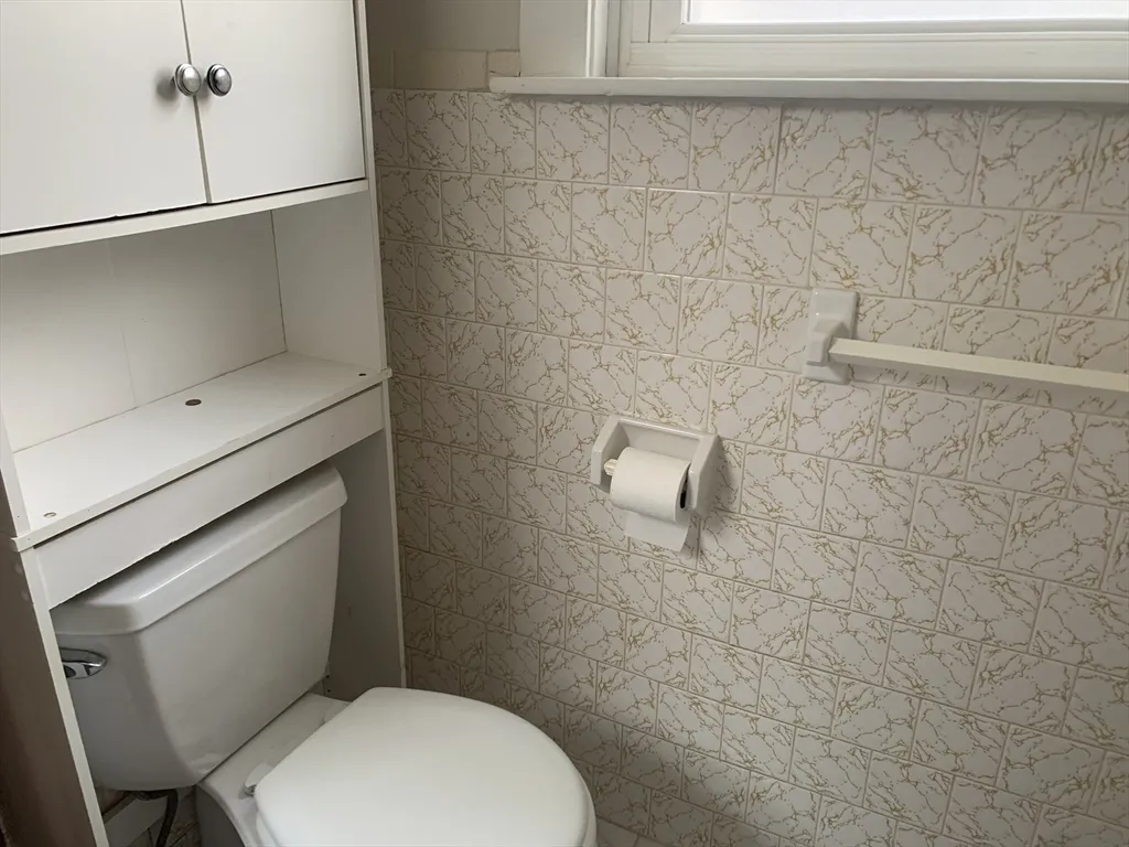 347 Lawton St, Fall River