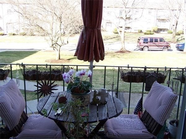 102 Oak Ln, Brockton