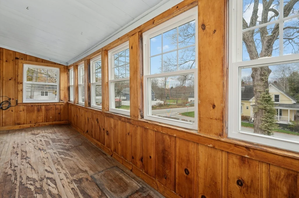 95 S Main St, North Brookfield