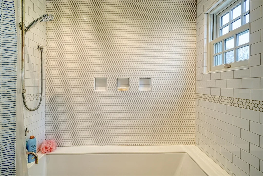 60 Kilburn Rd, Belmont