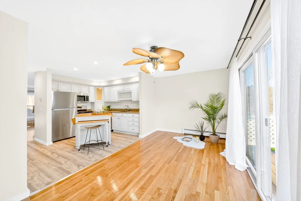 82 Camelot Dr, Worcester