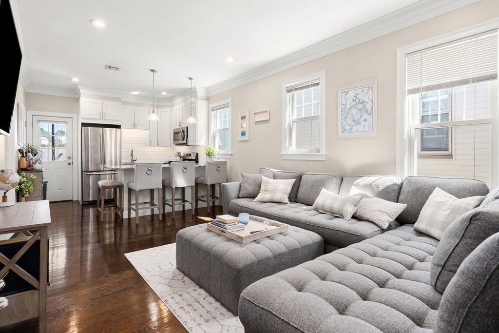 1048 Saratoga St, Boston