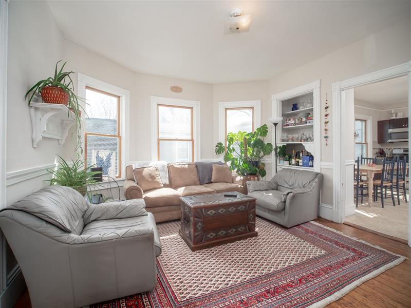 318 Beacon St, Ward Two