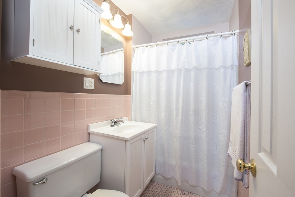 75 Saugus Ave, Saugus