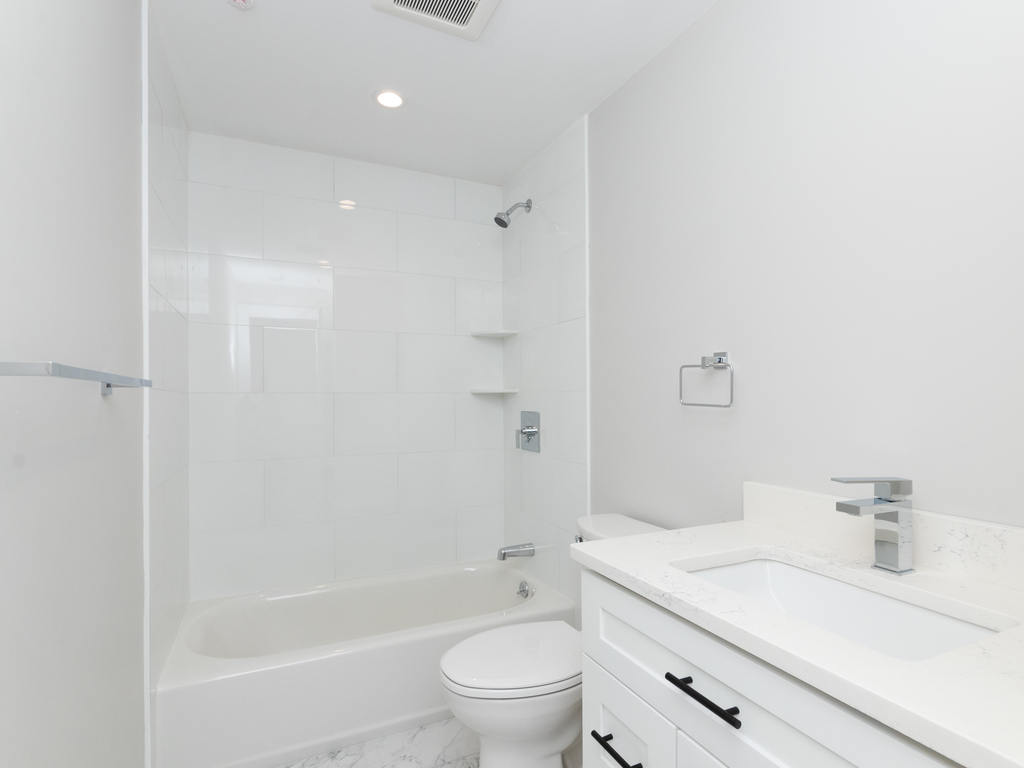 2 bed, 1.5 bath apartment for rent at 123 Centre Unit TH 1, Dorchester — photo 10 of 15