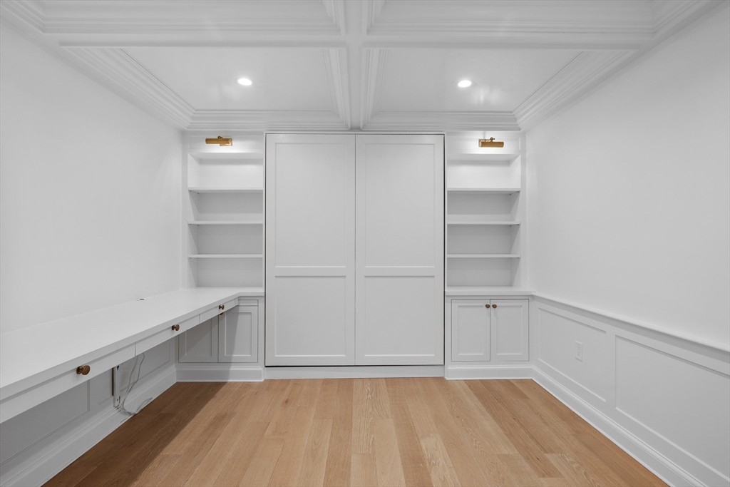 37 Farragut Rd, South Boston