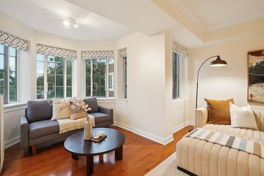 20 Chapel St, Longwood