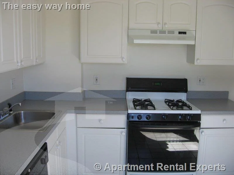 8 Pearl St, Tufts