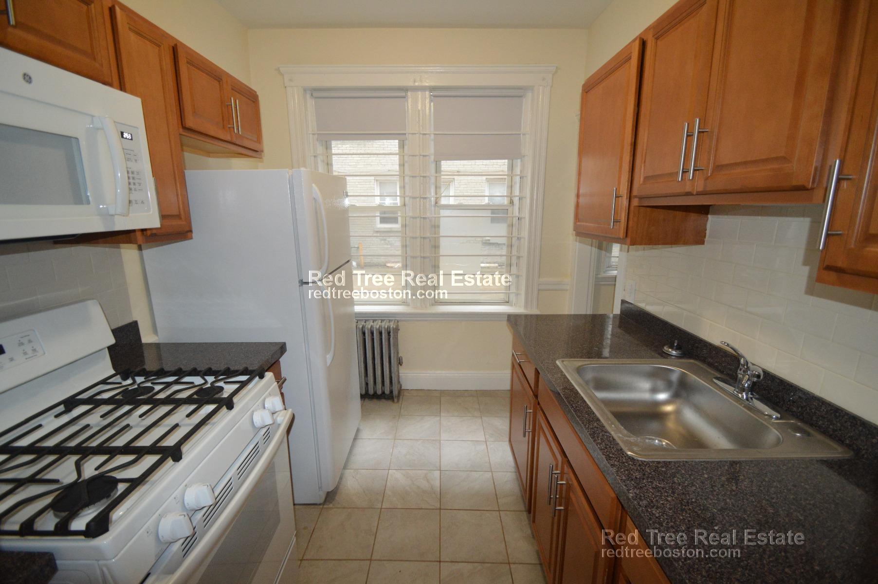 135 Washington St, Brighton