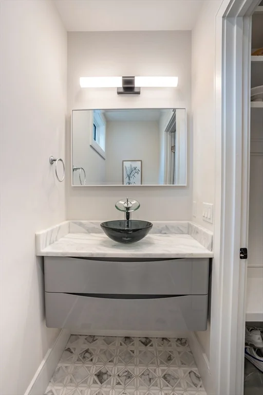 19 Shute Path, Newton Center