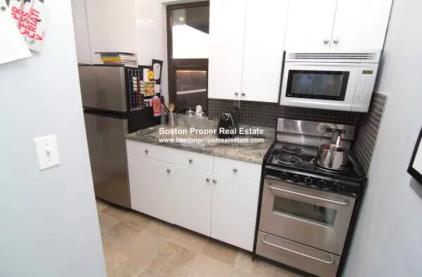 12 Stoneholm St, Fenway