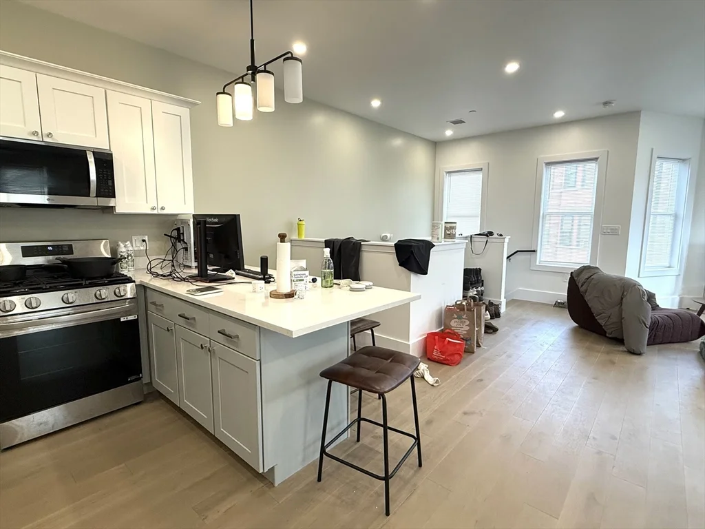 16 Delle Ave, Mission Hill