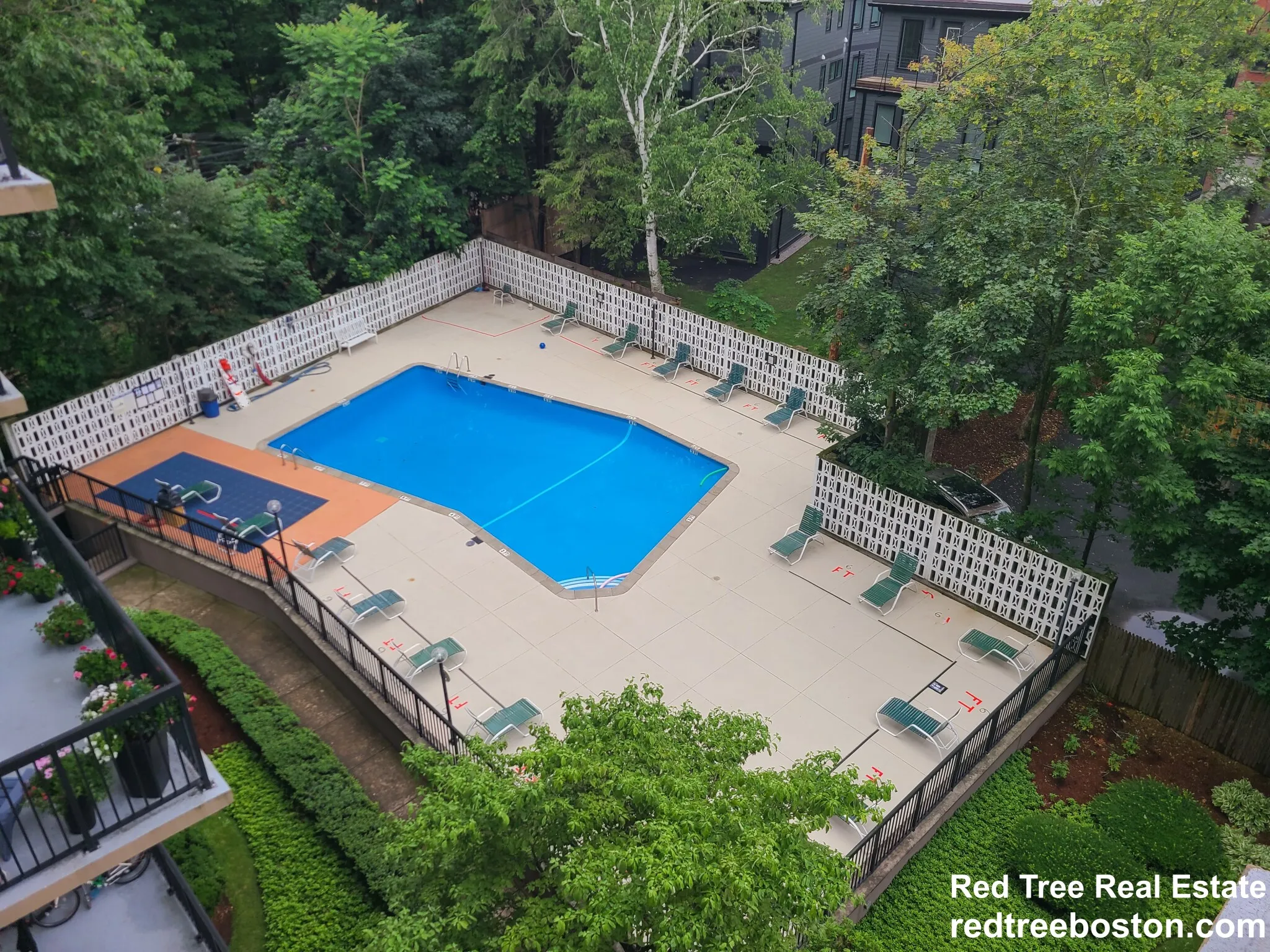 101 Monmouth Ct, Longwood