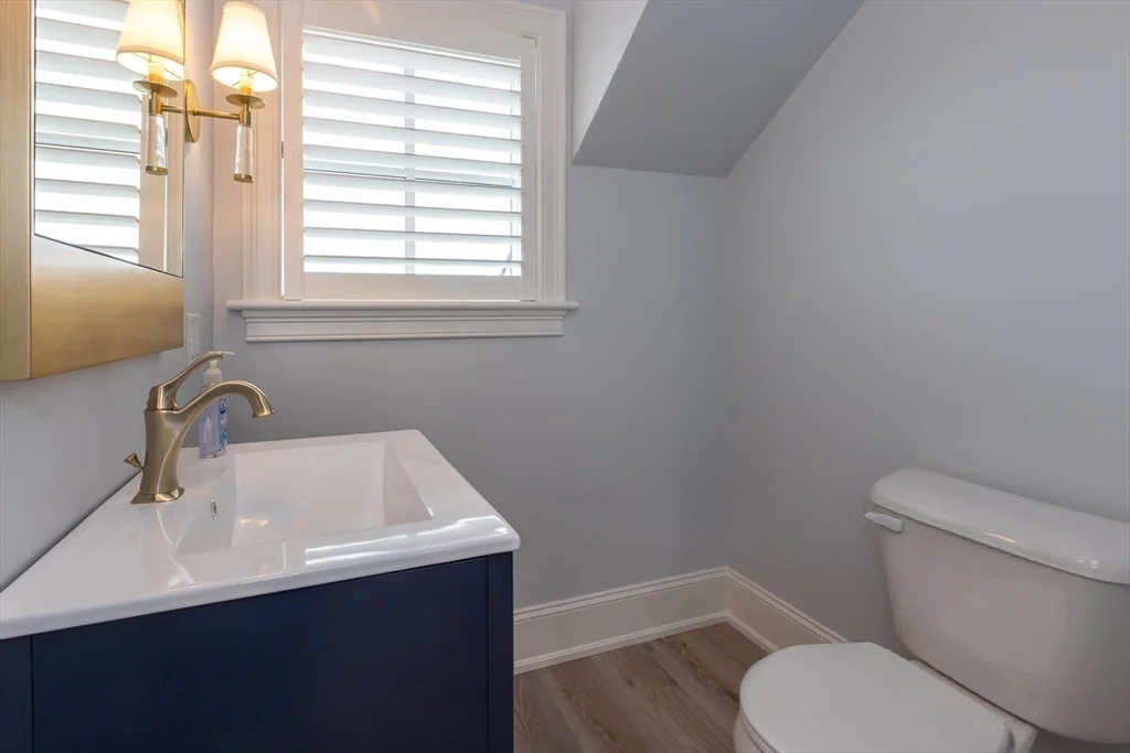 25 Cushing Ave, Crow Point