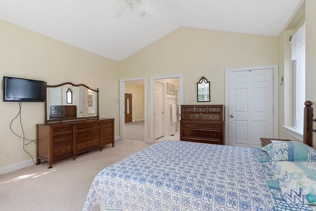 7 Charles Pl, Pepperell