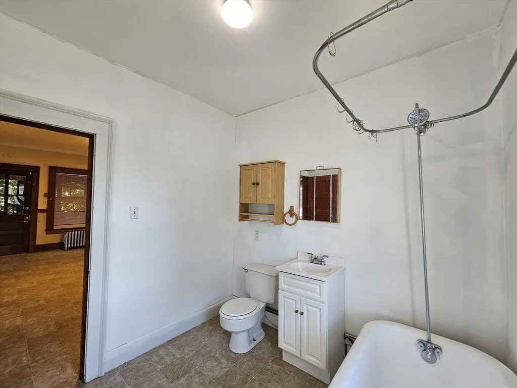 30 Bemis St, Chicopee