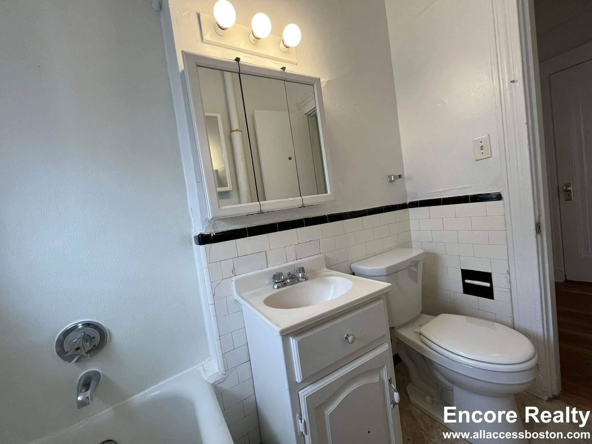 1687 Commonwealth Ave, Brighton