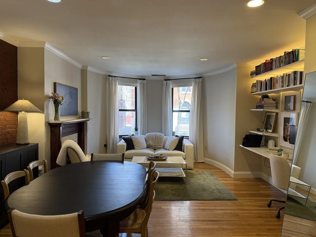108 Gainsborough St, Fenway