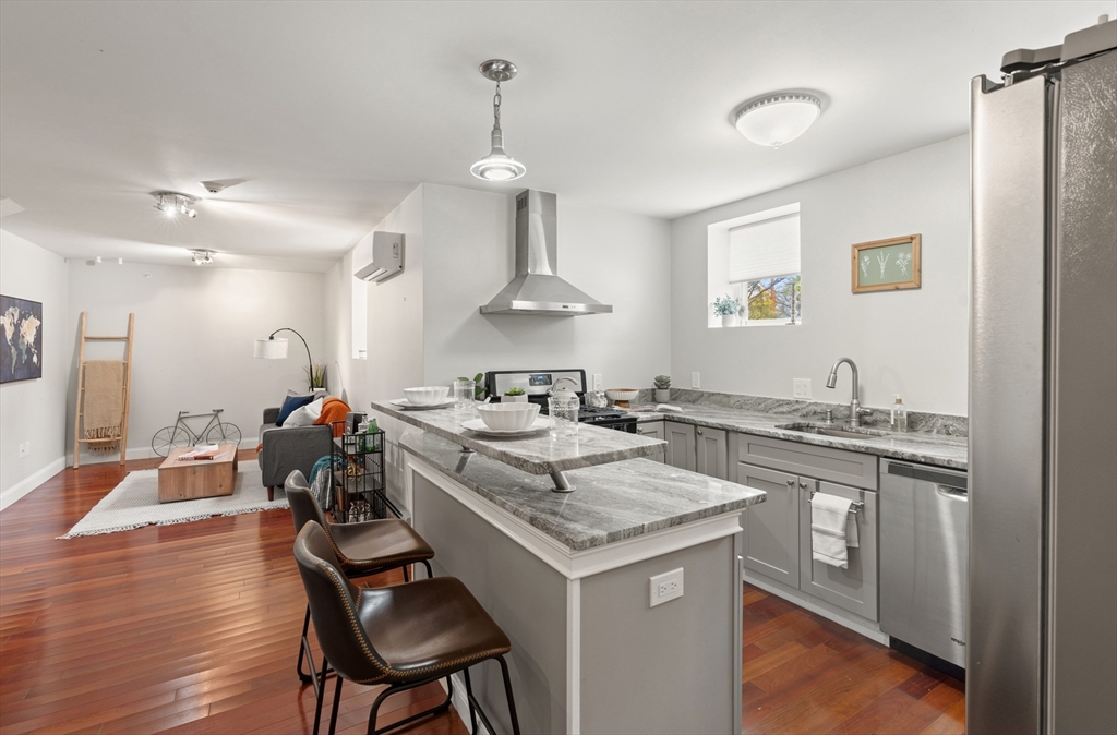 15 Millmont St, Roxbury