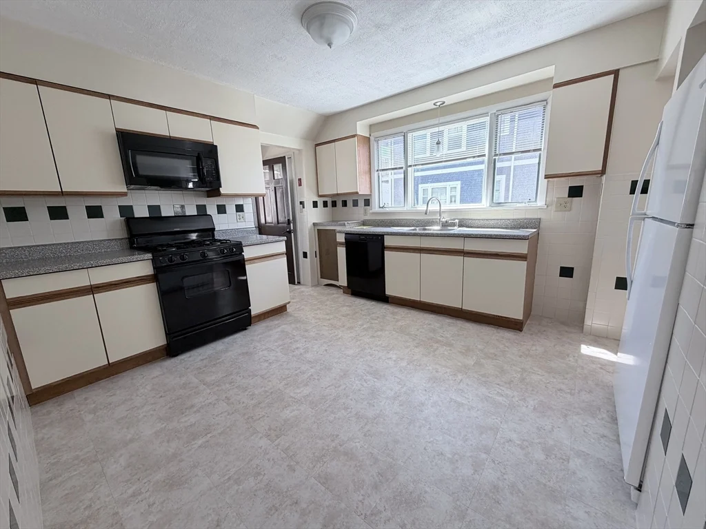 861 Fellsway, Medford