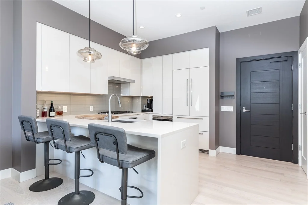 32 Traveler St, South End
