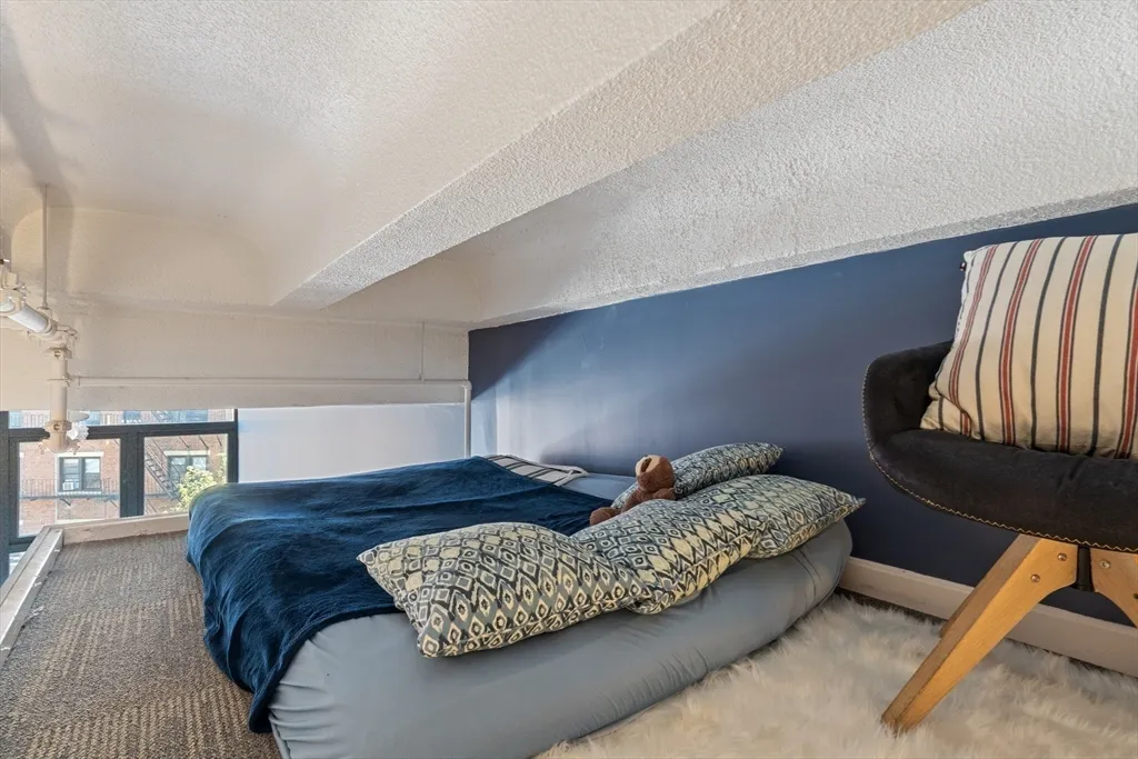 12 Stoneholm St, Fenway