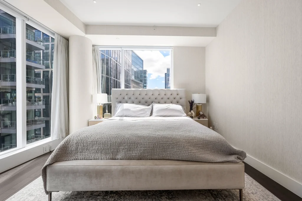 22 Liberty Dr, Seaport District