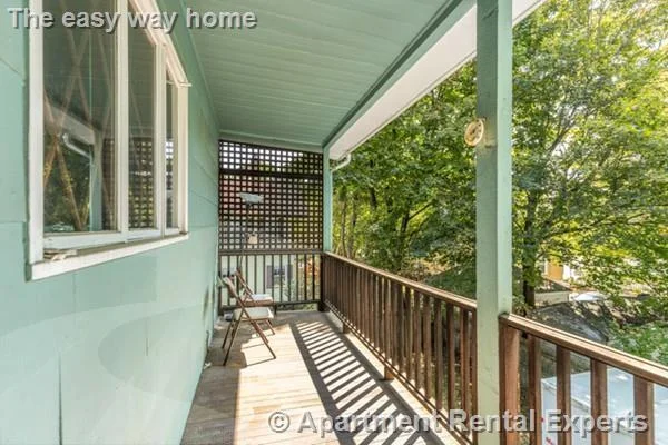 53 Oakland St, Medford Square