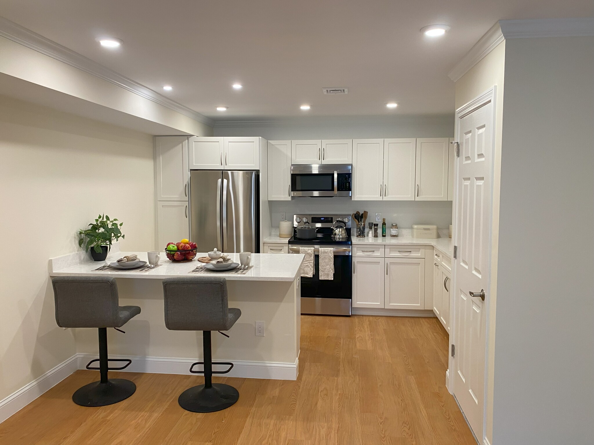 12 Waterfall Dr, Canton