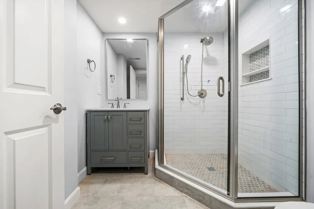 71 Old Harbor St, South Boston