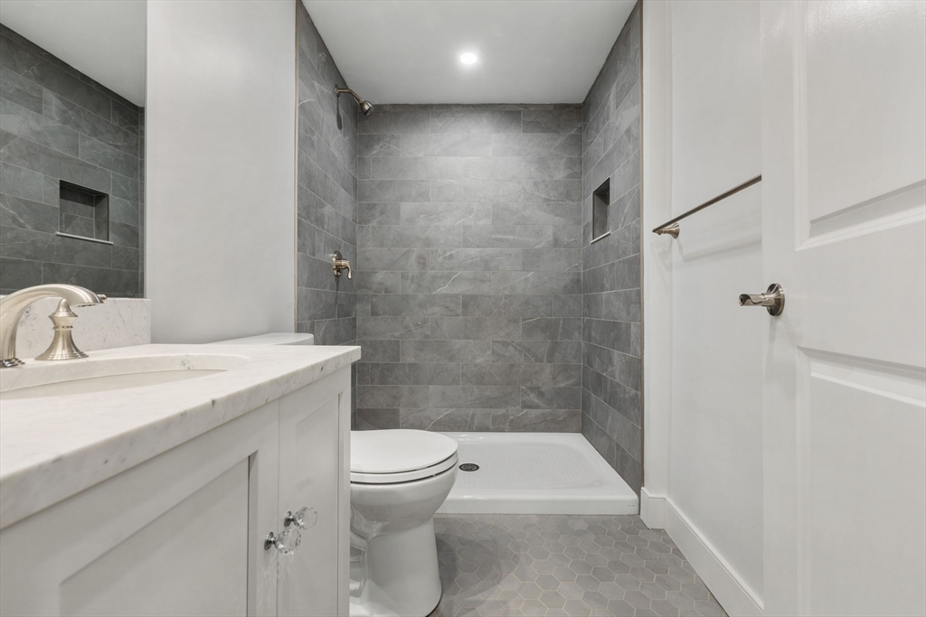 99 Fulton St, North End