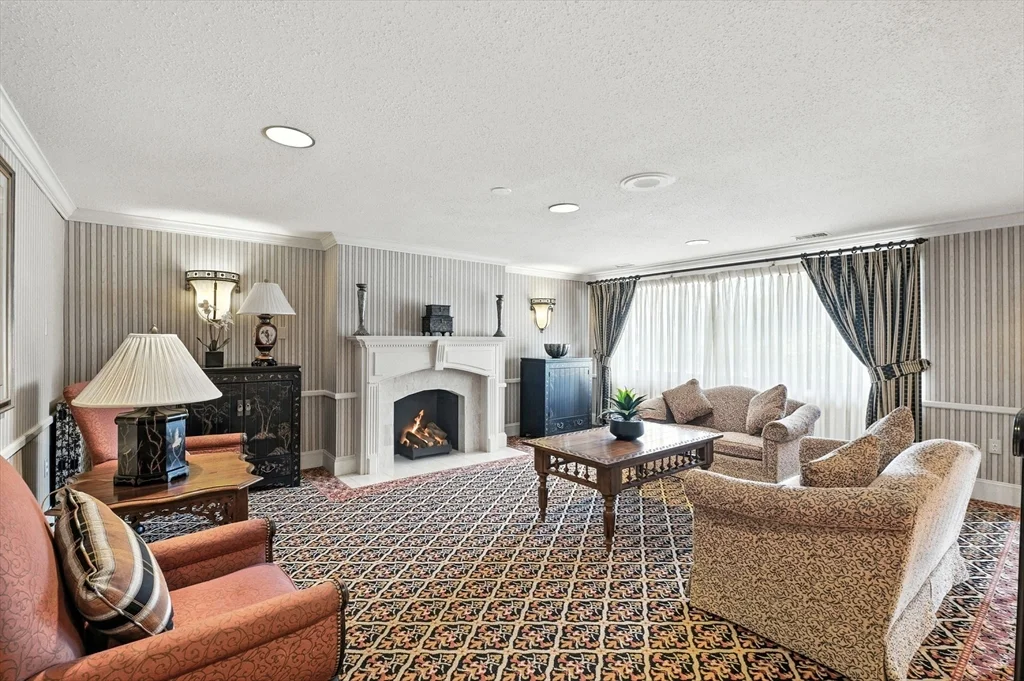 1006 Paradise Rd, Swampscott