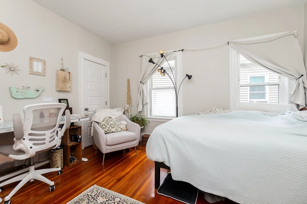 24 Aberdeen Rd, Powder House Square