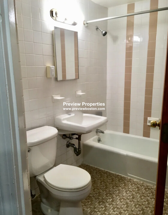 82 South Huntington Ave, Jamaica Plain