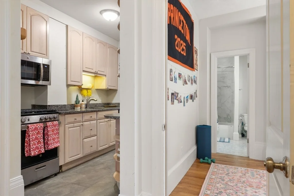 62 West Cedar St, Beacon Hill