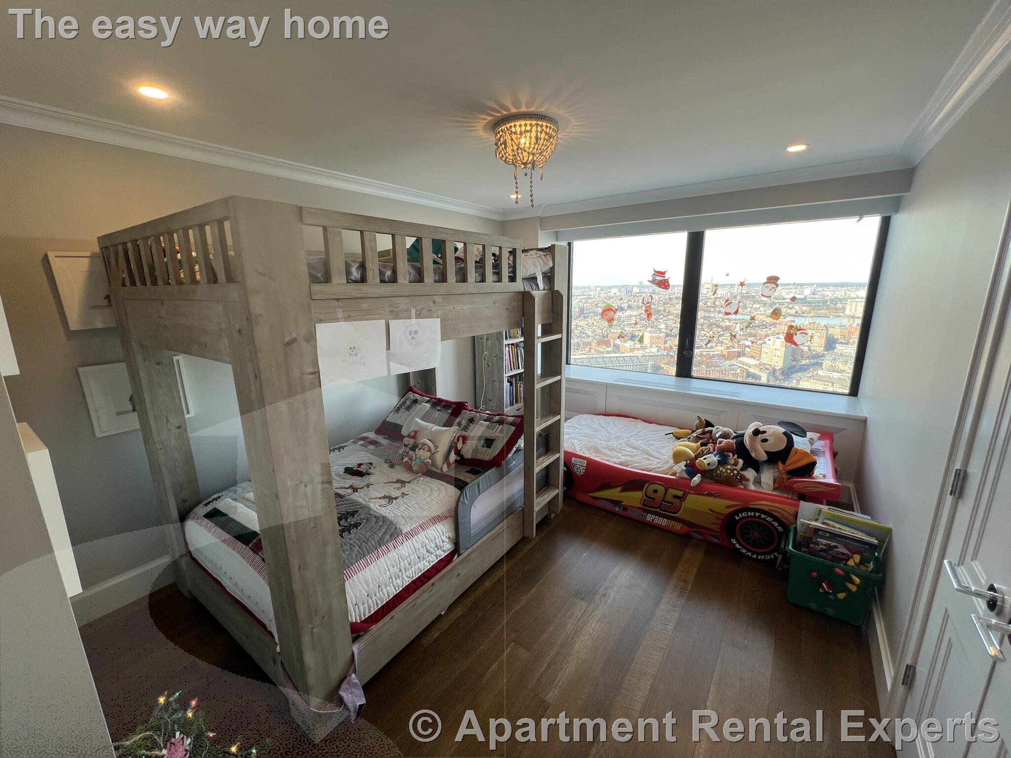 85 East India Row, Downtown