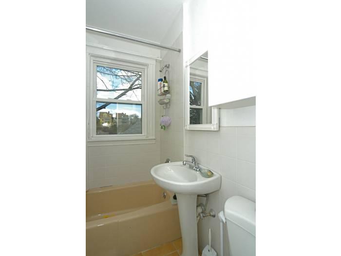 15 Adelaide St, Jamaica Plain