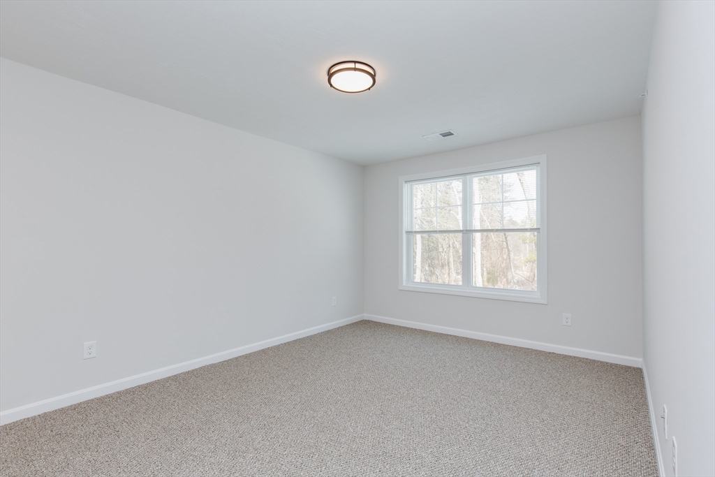 60 Sherburne Ave, Tyngsborough