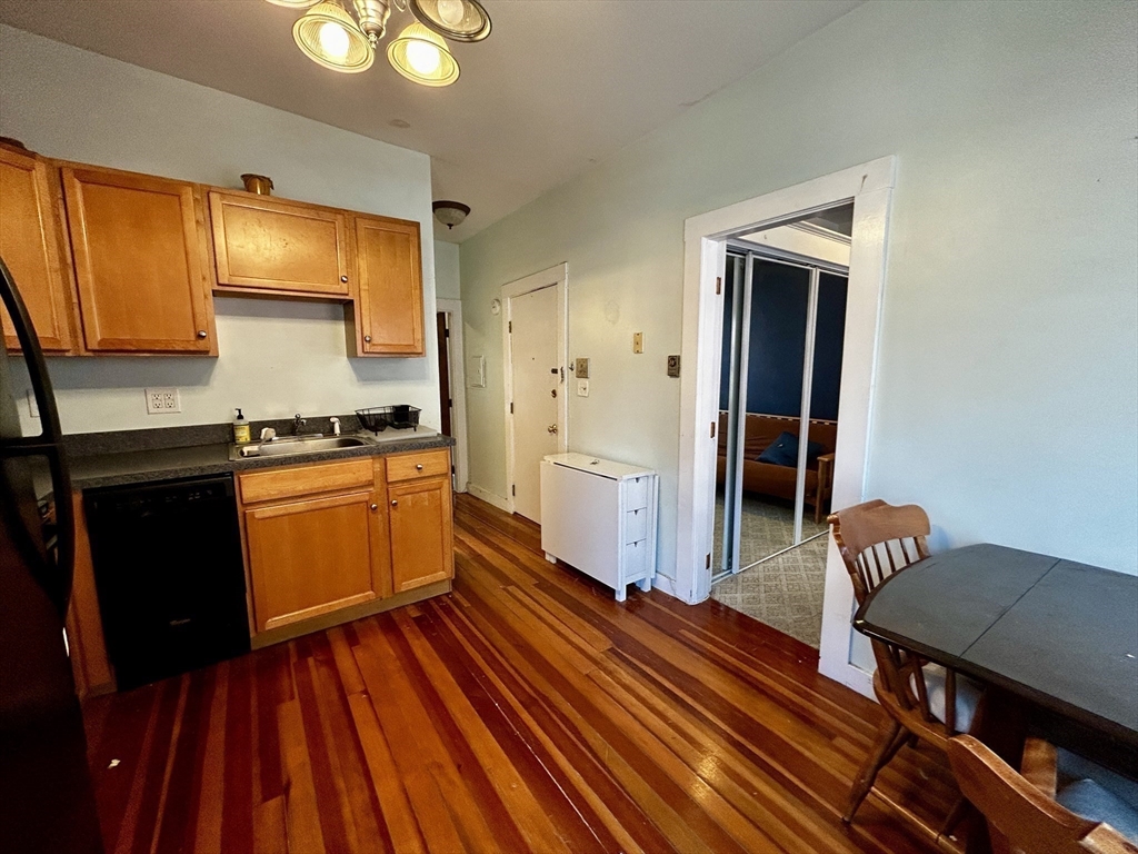 32 Grove St, Beacon Hill