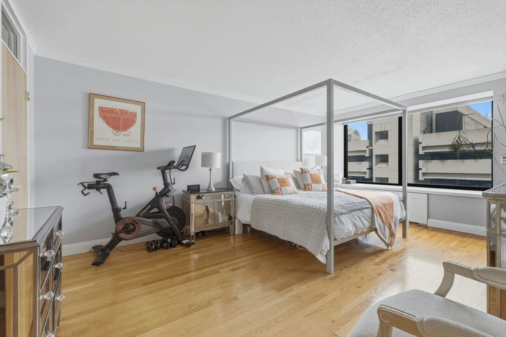 65 E India Row, Downtown