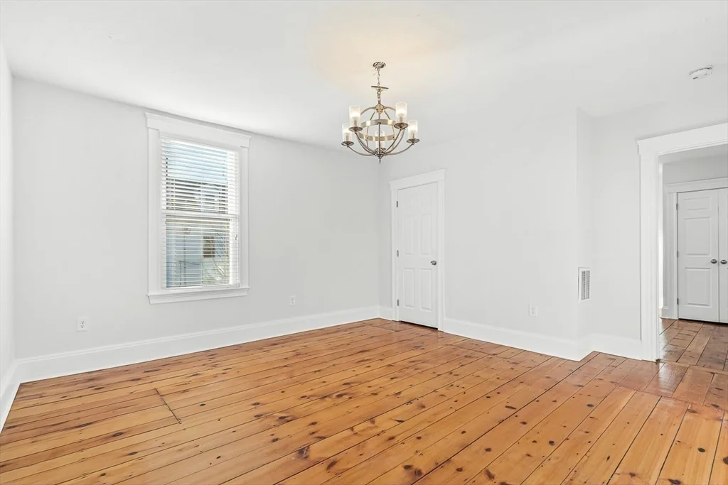 11 Symonds St, Salem
