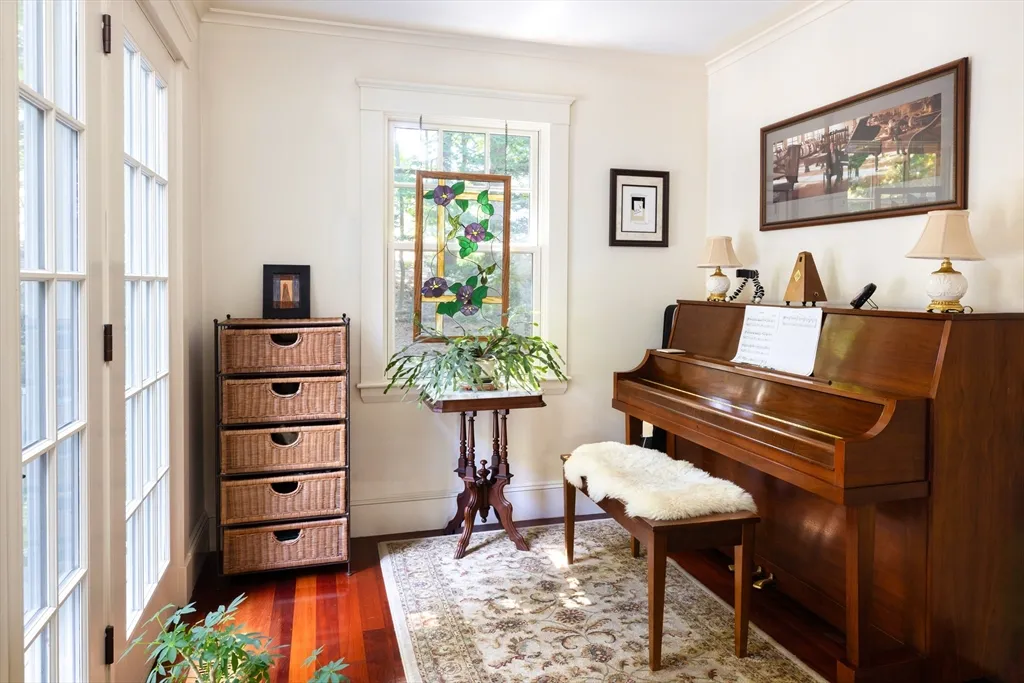 160 Allen Ave, Waban