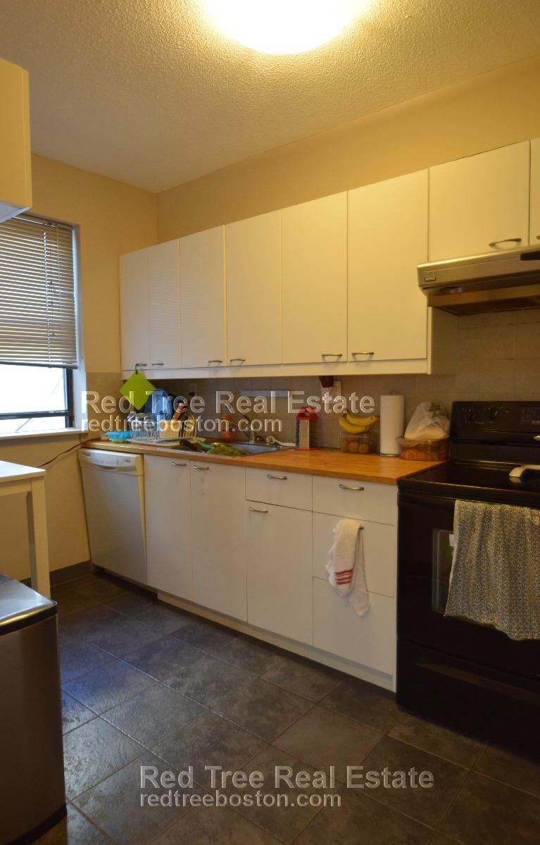 317 Summit Ave, Brighton