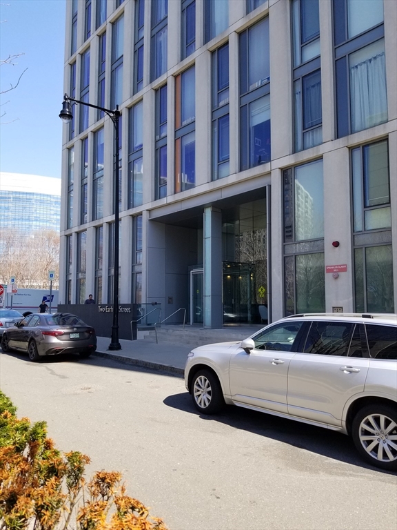 2 Earhart, East Cambridge