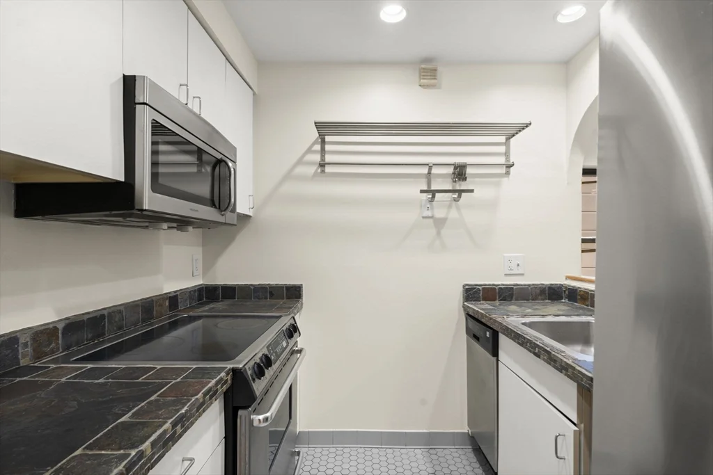 18 East Springfield St, Harrison Lenox